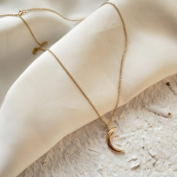 Hot Sale Silver Delicate Moon Pendant Necklace Women Curved Moon horn 925 Sterling Silver Moon Necklace Jewelry Birthday Gift