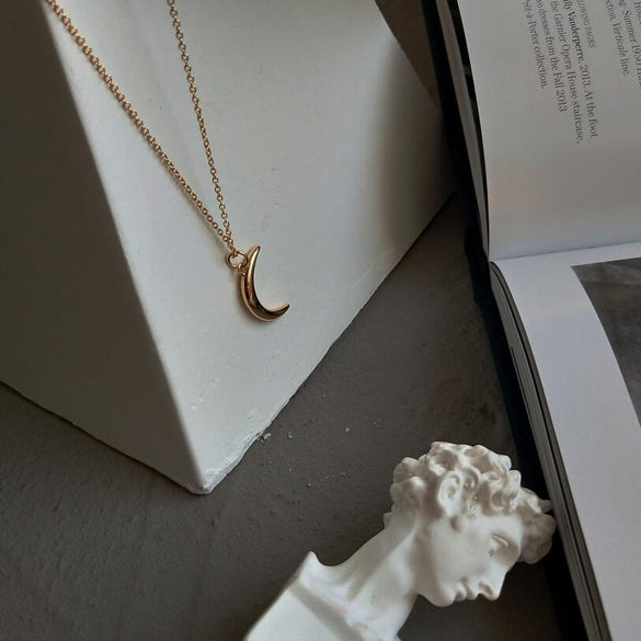 Hot Sale Silver Delicate Moon Pendant Necklace Women Curved Moon horn 925 Sterling Silver Moon Necklace Jewelry Birthday Gift